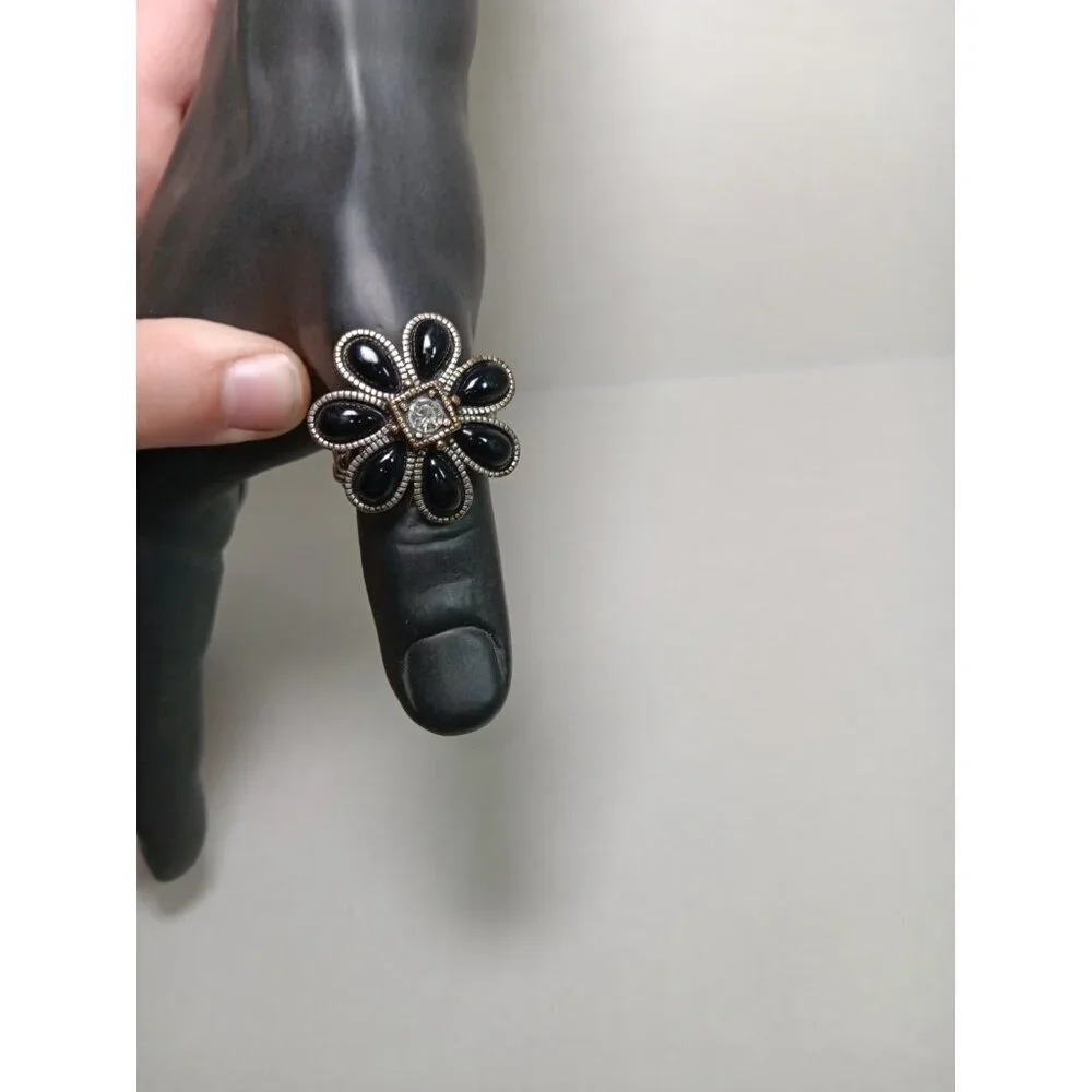 Floral Ring Center Stone Rhinestone With Black Stone Petals Stretch Band